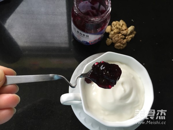 Walnut Blueberry Sauce Yogurt recipe