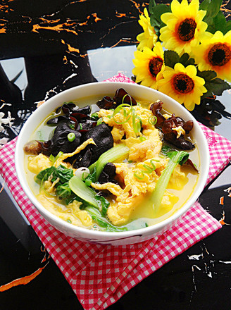 Fungus, Cabbage and Egg Soup recipe