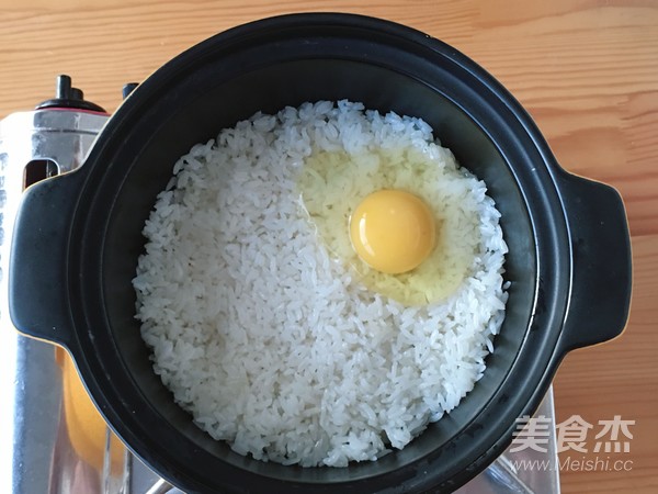 Youjia Fresh Kitchen: Beef Nest Egg Claypot Rice recipe