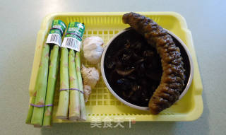 Braised Asparagus with Sea Cucumber and Fungus recipe