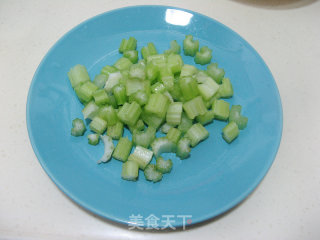 Golden Pear and Celery Juice for Clearing Intestines and Nourishing Lungs recipe