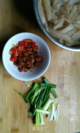 Stir-fried Konjac with Chopped Pepper and Laba Beans recipe