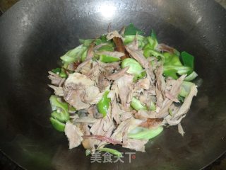 Stir-fried Roast Duck with Hot Pepper recipe