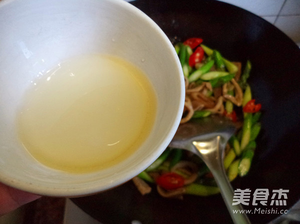 Stir-fried Beef Intestines with Asparagus recipe