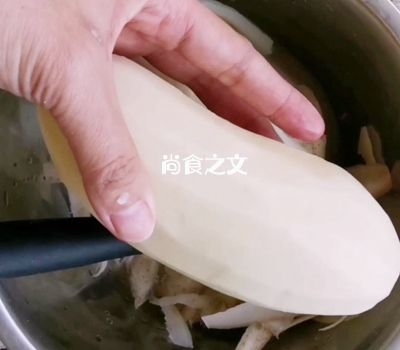 Wuhan People's Favorite Ribs and Lotus Root Soup recipe