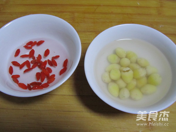 White Fungus, Red Dates and Autumn Pear Soup recipe