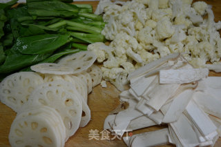 Assorted Vegetables in Fragrant Pot-self-fried Sauce is More Fragrant recipe