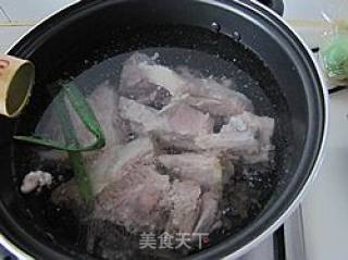 【flying Birds and Animals】----tea Tree Mushroom and Beef Bone Pot recipe