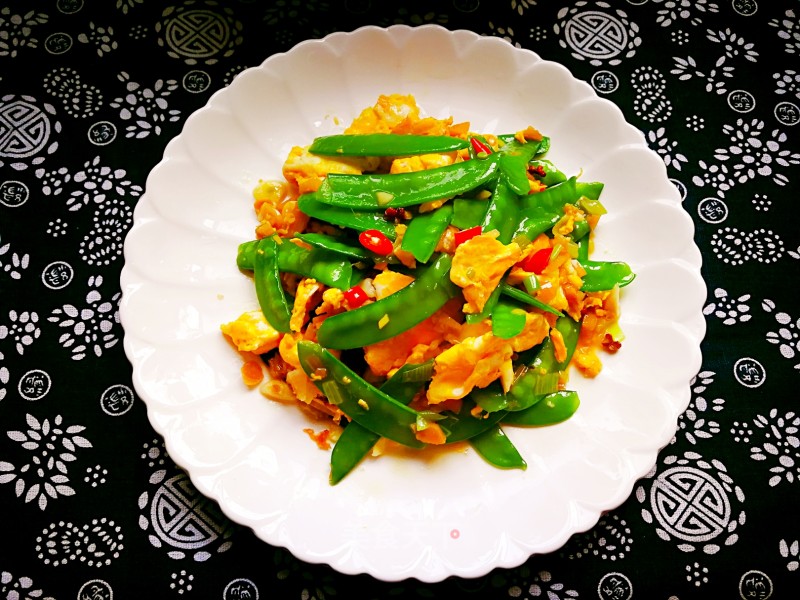 Scrambled Eggs with Snow Peas recipe