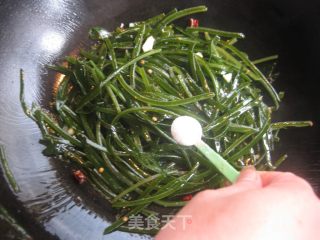 Hot and Sour Kelp Shreds recipe