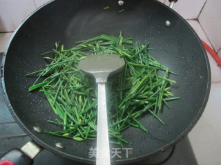 Stir-fried Chives with Fragrant Dried recipe