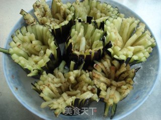 Eggplant with Minced Meat and Chrysanthemum recipe