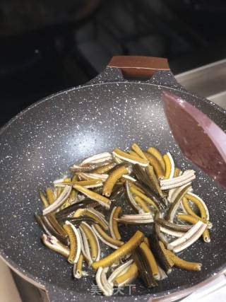 Shrimp Fried Eel Noodles recipe