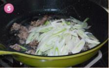 Stir-fried Lamb with Scallions recipe