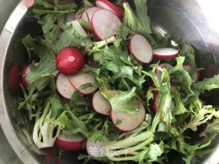 Bitter Chrysanthemum Salad with Vinaigrette recipe