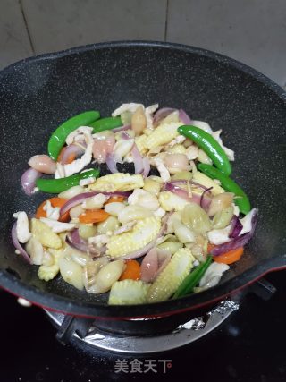 Stir-fried Shell Noodles with Vegetables and Chicken recipe