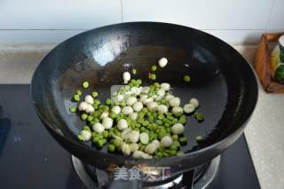 Fried Shrimp with Lotus Seeds and Peas recipe