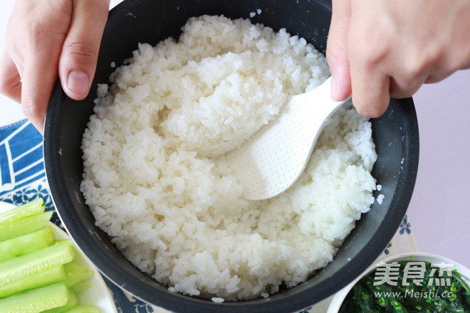 How to Make Japanese-style Hand-rolled Sushi recipe