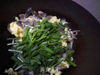 Scrambled Eggs with Mushrooms and Chives recipe