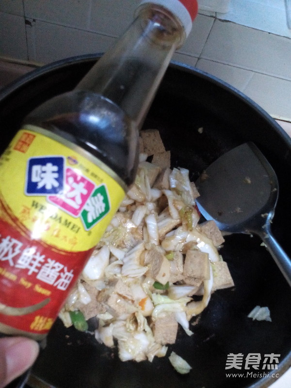 Frozen Tofu Stewed with Cabbage and Sea Oyster Meat recipe