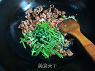 Stir-fried Pork Intestine with Chives recipe