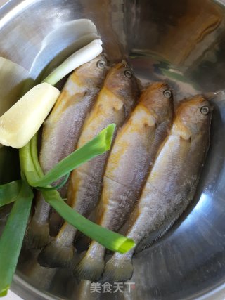 Sweet and Sour Yellow Croaker recipe