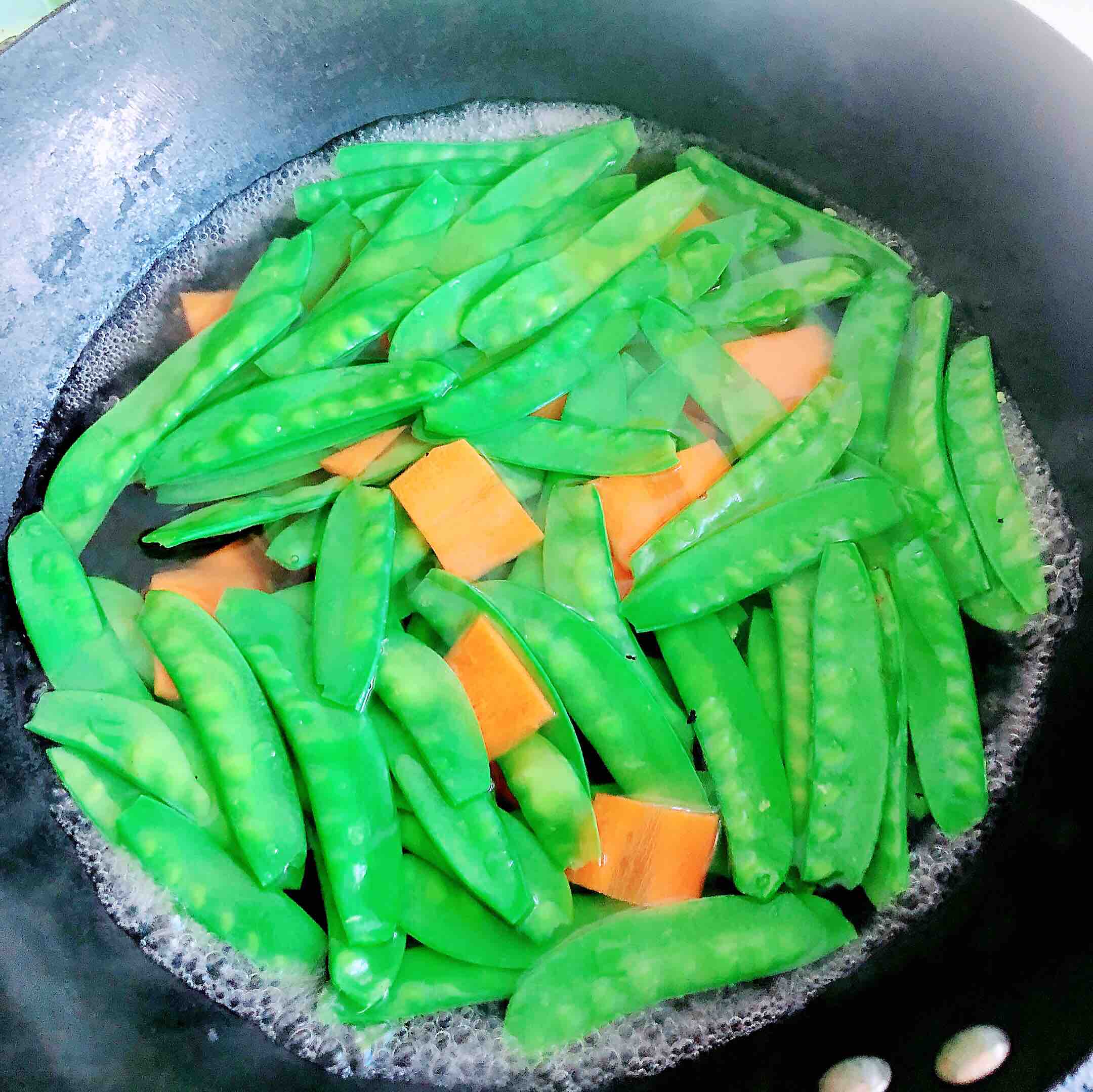 Fried Shrimp with Snow Pea recipe