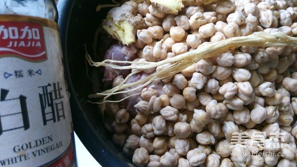 Stewed Pork Ribs with Chickpeas recipe