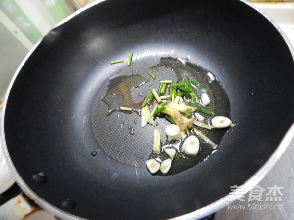 Fried Squid with Garlic Moss recipe