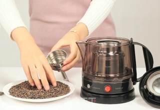 A Cup of Tea Extracted from The Machine-extracted Pot Will Give You A Black and Beautiful Hair recipe
