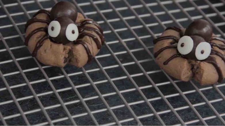 Halloween Tricky Snack-chocolate Spider Cookies recipe