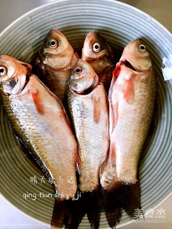 A Bowl of Delicious Crucian Carp Soup for Health in Spring! recipe