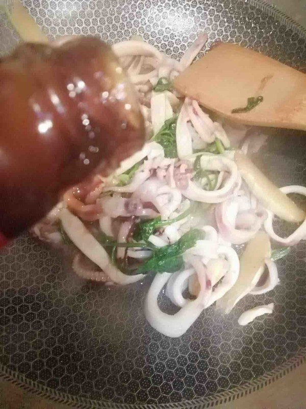 Stewed Squid with Ginger in Claypot recipe