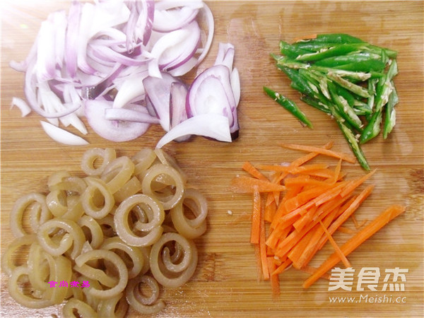 Stir-fried Braised Pork Rind with Onion recipe