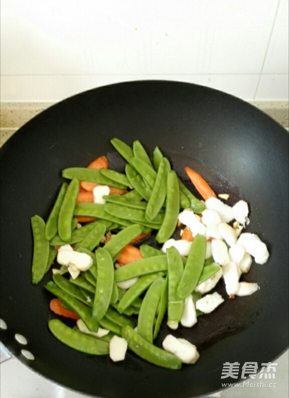 Crispy Stir-fried Snow Peas and Horseshoe recipe