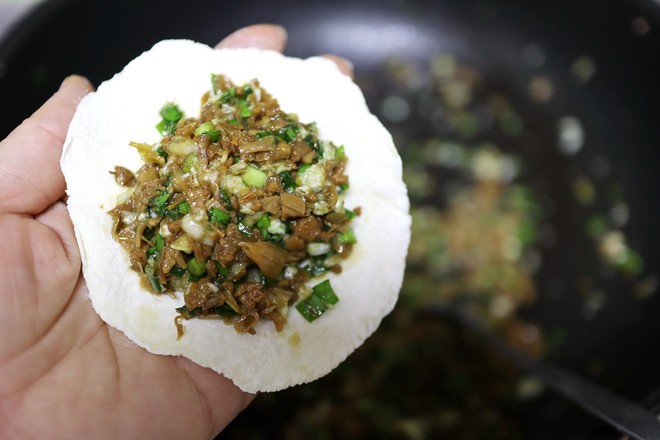 Pork Golden Needle Buns recipe