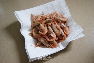 Four Processes of Simmering, Deep-frying and Frying to Create A European Cup of Finger-sucking Snacks-finger-sucking Arctic Shrimp with Tea recipe