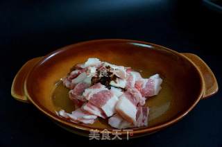 Stir-fried Potato Chips with Pork Belly recipe