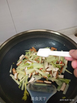 Stir-fried Tofu with Celery recipe