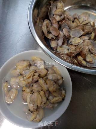 Stewed Pig Trotters and Clams recipe