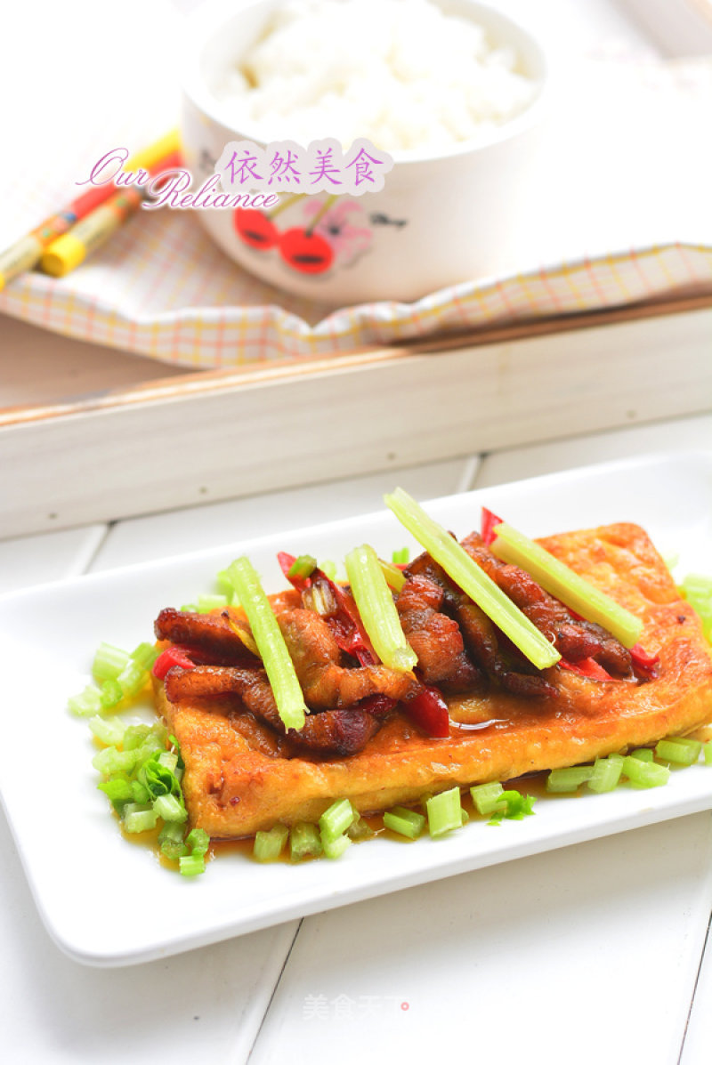 Full of Color and Fragrance-roasted Tofu with Pork Strips recipe