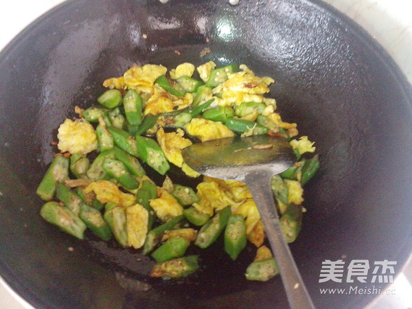 Scrambled Eggs with Okra recipe