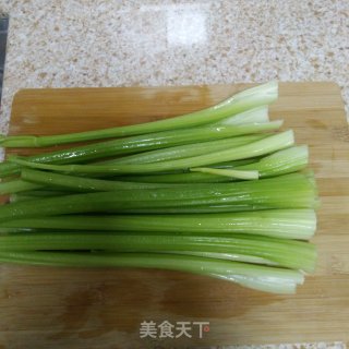 Celery Stir-fried Pork recipe