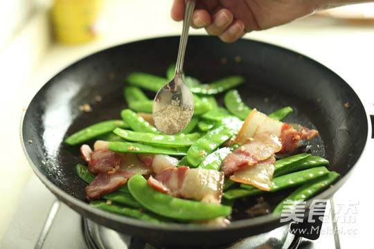 Fried Bacon with Snow Peas recipe