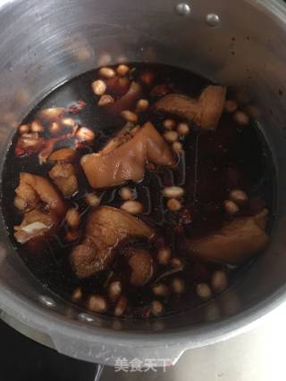 Braised Pork Knuckles with Peanuts recipe