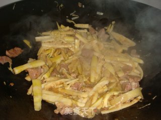 Stir-fried Spring Bamboo Shoots with Sliced Pork recipe