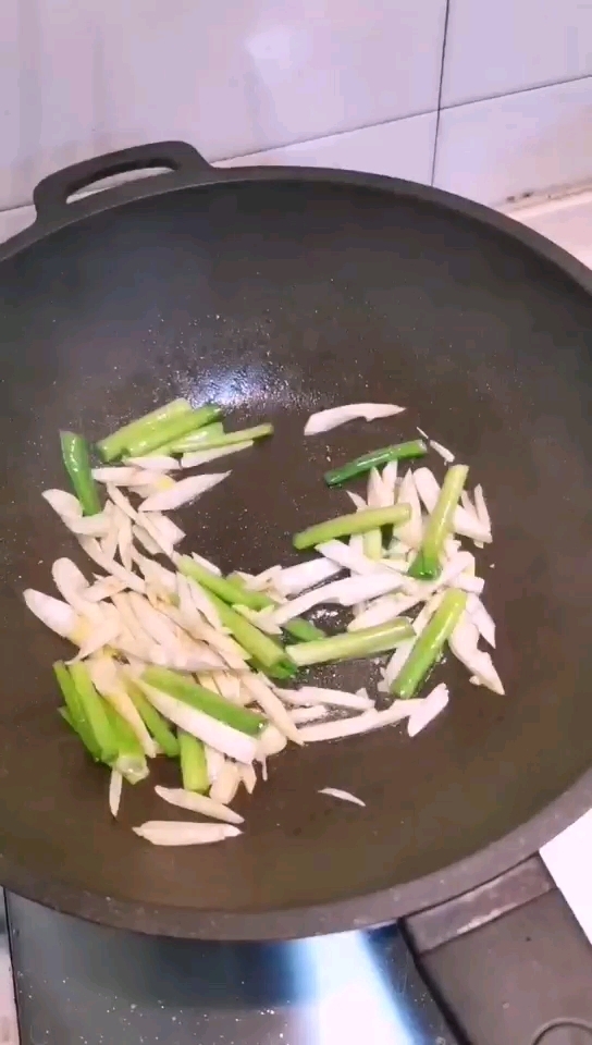 Stir-fried Spring Bamboo Shoots with Garlic recipe