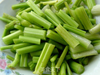 Stir-fried Celery Shredded Pork with Sauce recipe