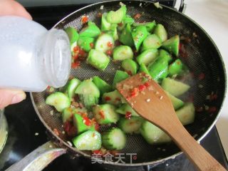 Scrambled Eggs with Chopped Pepper and Loofah recipe