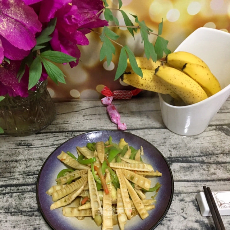 Stir-fried Bamboo Shoot Tip with Hot Pepper